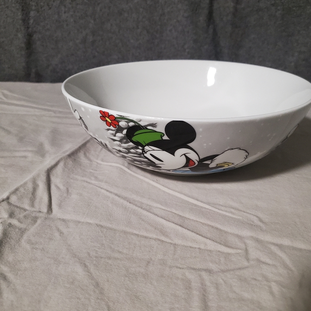 DISNEY CHRISTMAS BOWL